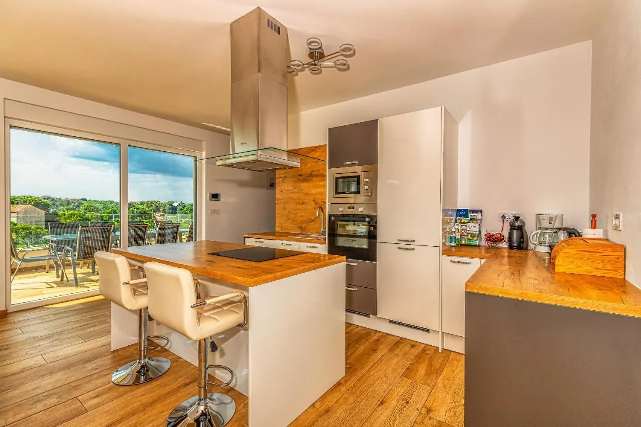 Villa Am Meer Mit Pool & Kinderpool - Leon'S Holiday Homes Medulin