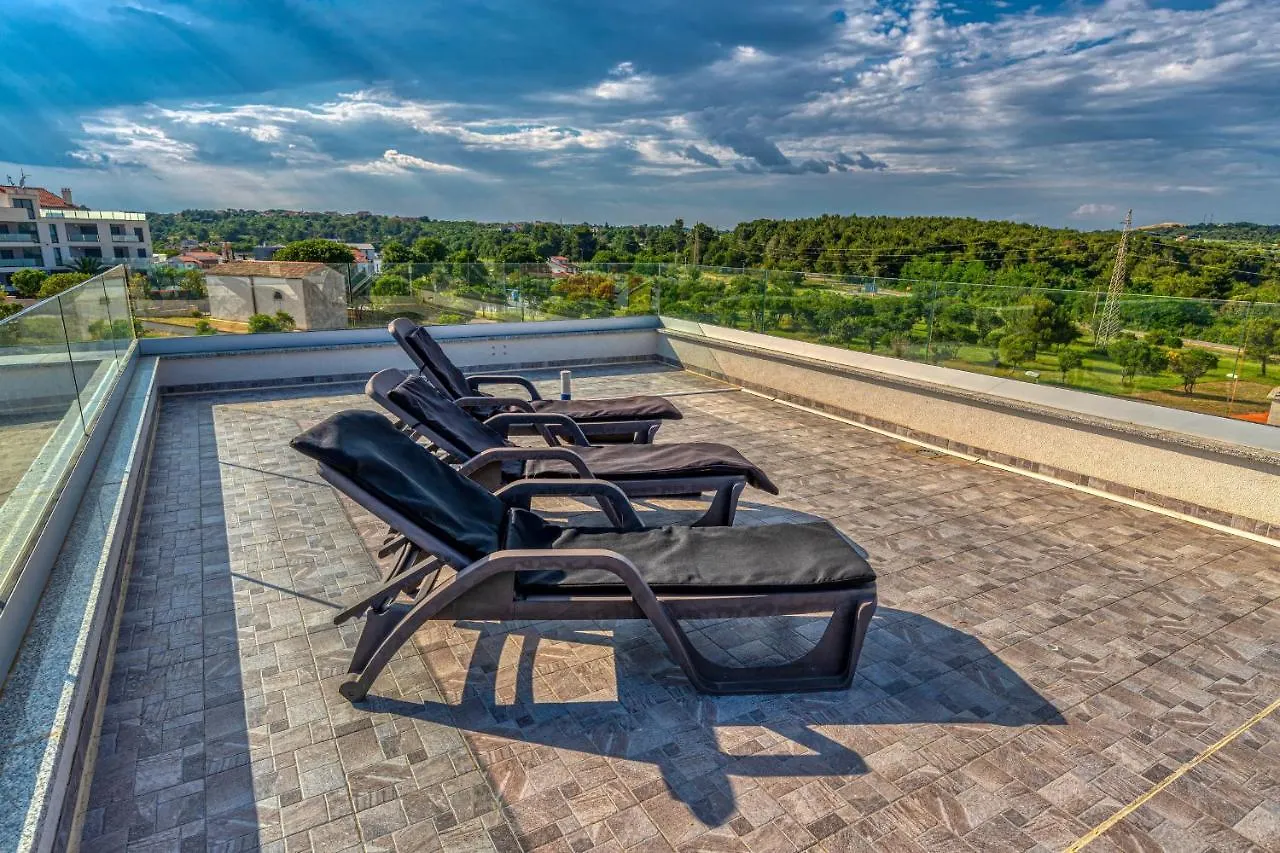 Villa Am Meer Mit Pool & Kinderpool - Leon'S Holiday Homes Medulin