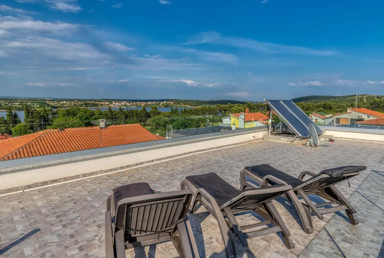 Villa Am Meer Mit Pool & Kinderpool - Leon'S Holiday Homes Medulin