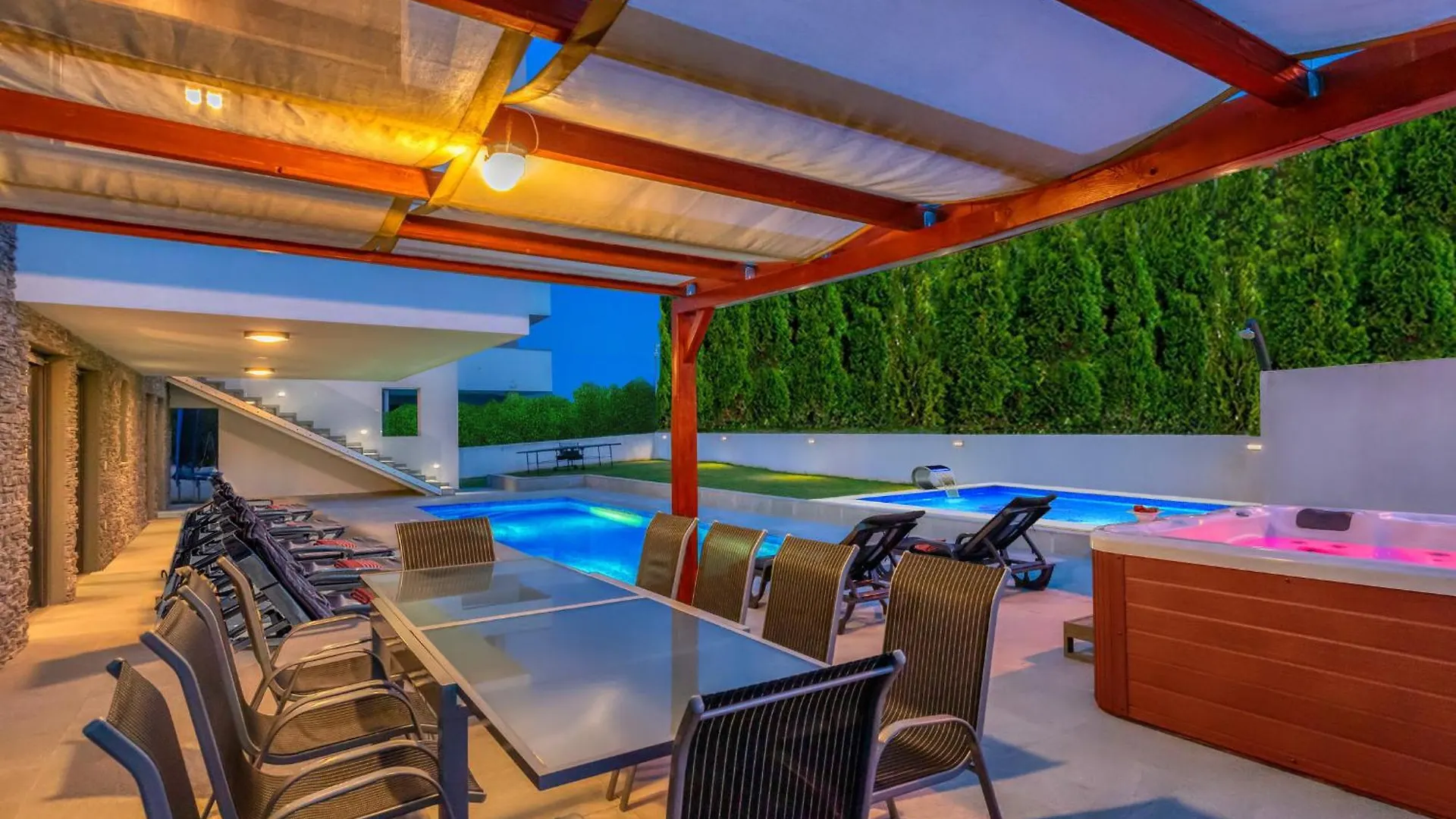 Villa Am Meer Mit Pool & Kinderpool - Leon'S Holiday Homes Medulin