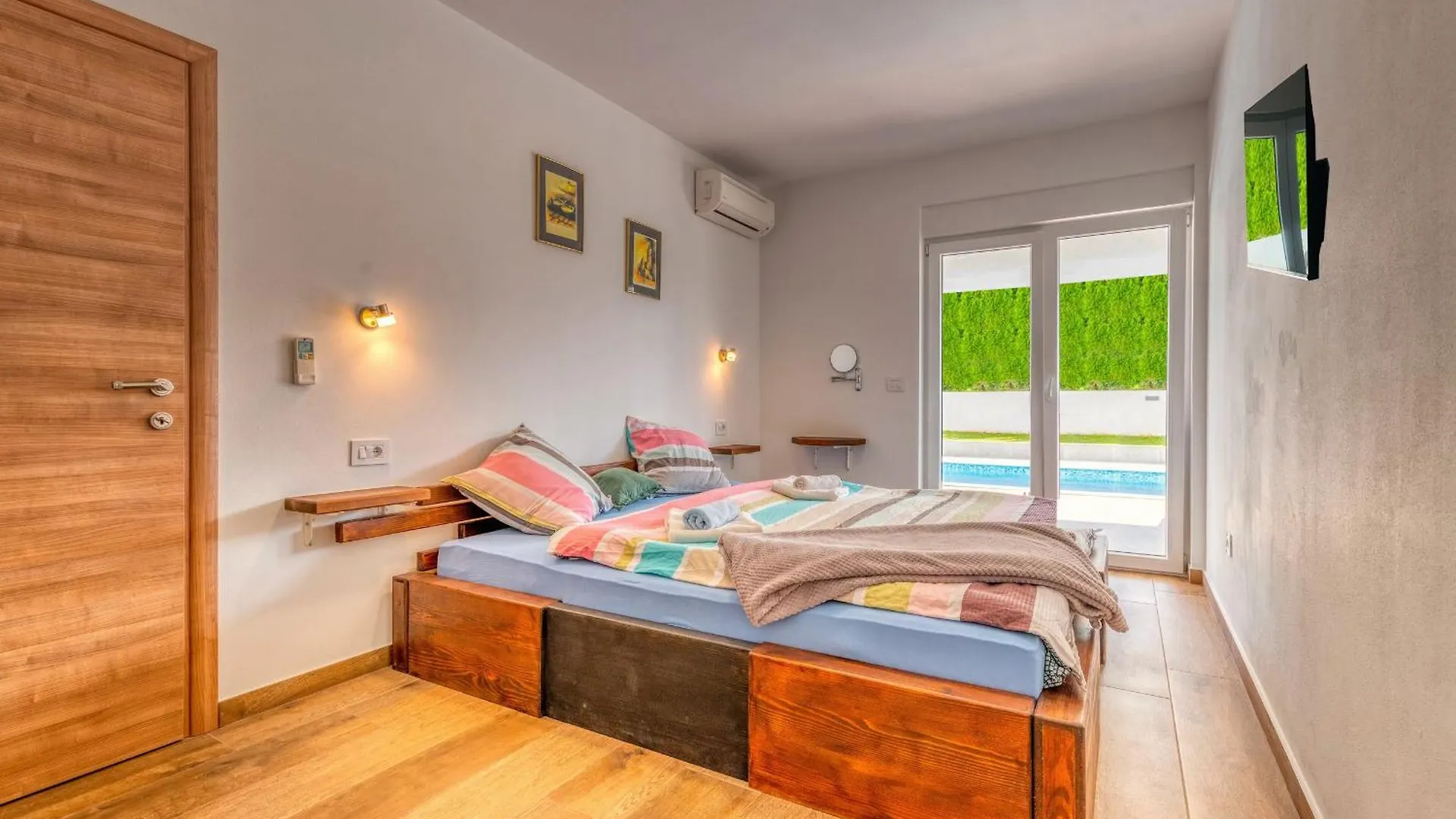 Villa Am Meer Mit Pool & Kinderpool - Leon'S Holiday Homes Medulin