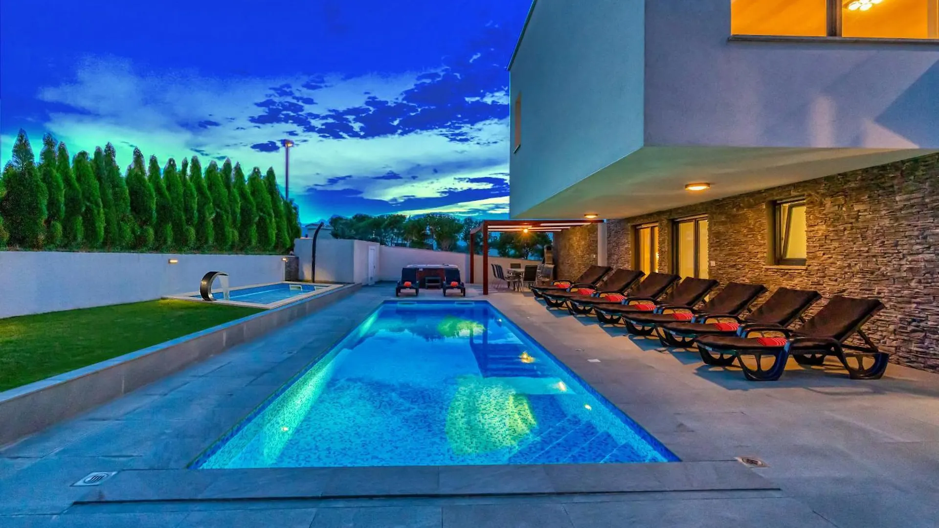 Villa Am Meer Mit Pool & Kinderpool - Leon'S Holiday Homes Medulin